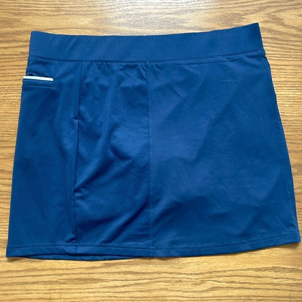 Pebble Beach golf skirt. Size Large. Pockets. Built in shorts.